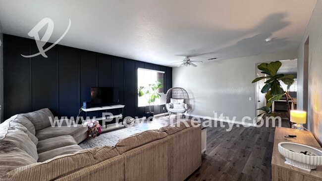Building Photo - 5 Bed, 2 Bath Victorville Home!!!!!