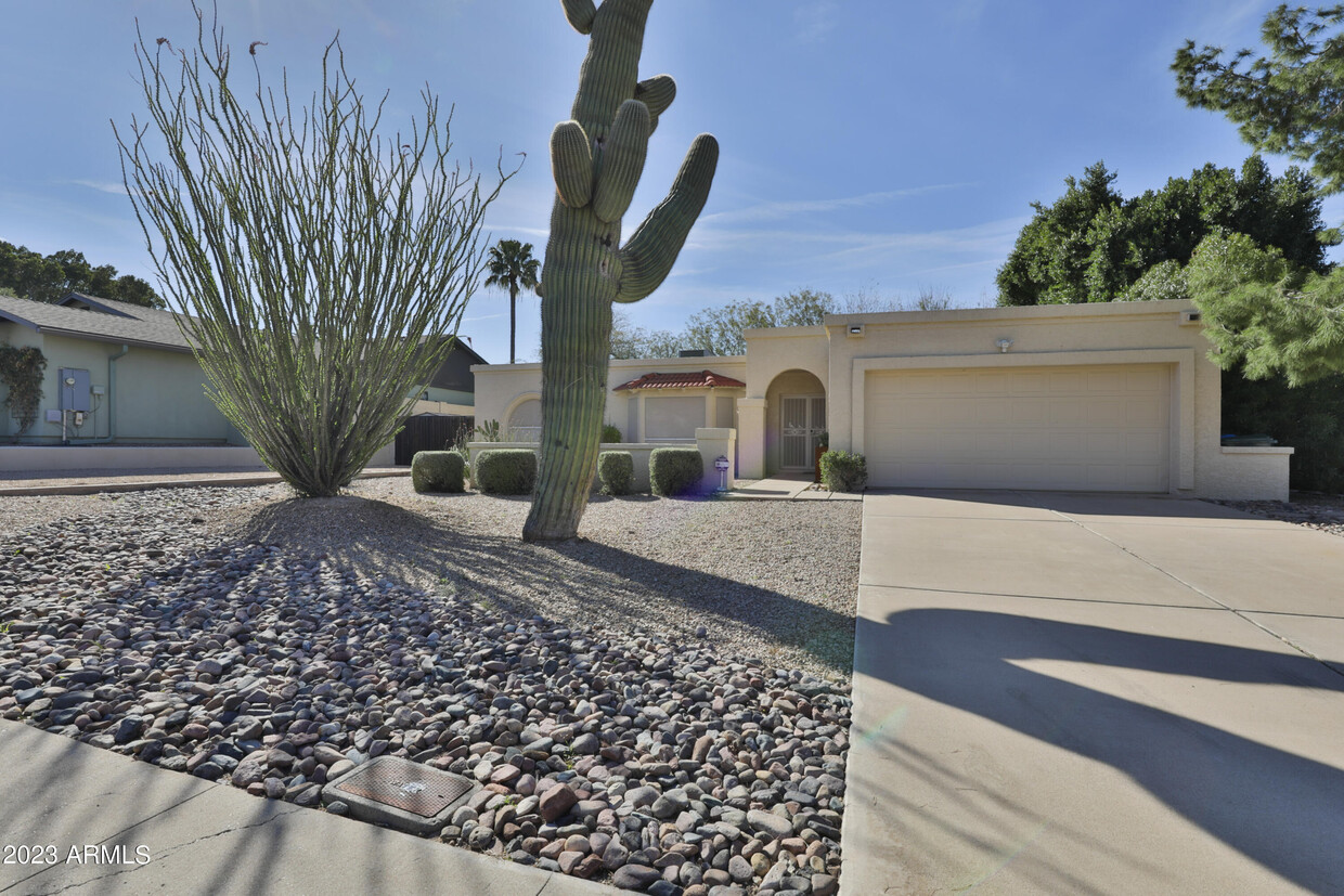 Primary Photo - 1113 E Acoma Dr