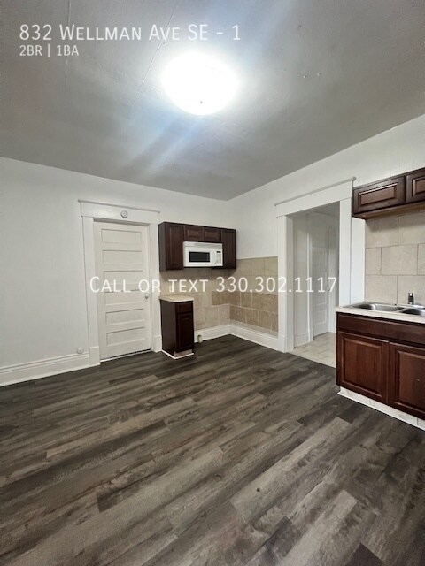 Building Photo - Large 2 bedroom first floor unit for rent ...