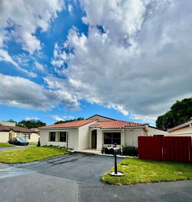 Foto del edificio - 440 SW 88th Ct