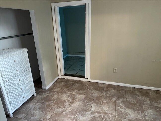 Building Photo - 613 Carol Terrace