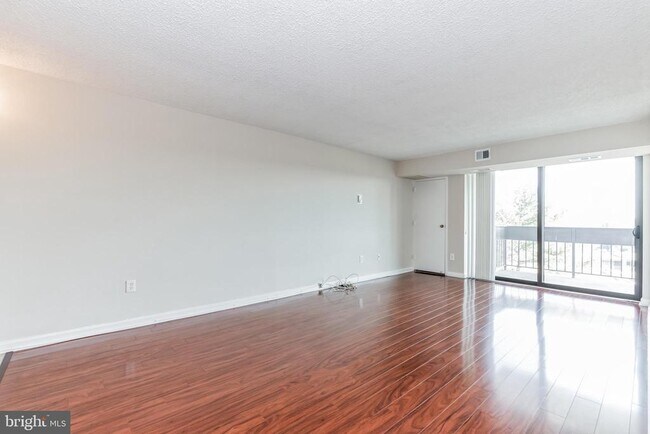 Foto del edificio - 5300 Holmes Run Pkwy