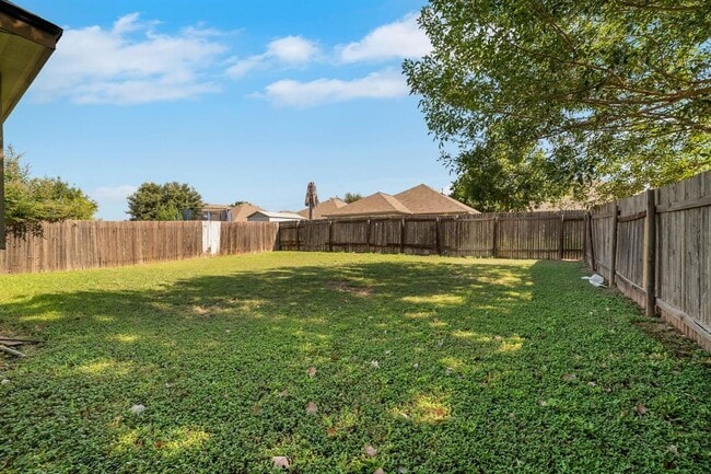 Foto del edificio - 15100 Parrish Ln