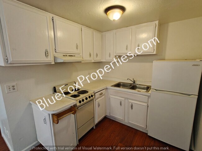 Foto del edificio - 4142 E Spring St
