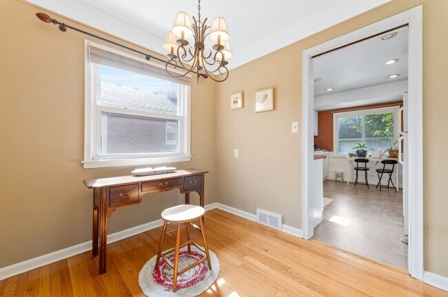 Foto del edificio - 437 W Sunnybrook Dr