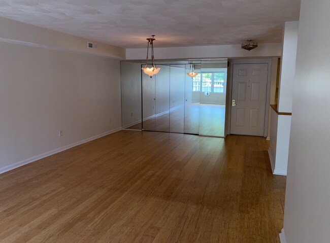 Foto del edificio - 663 Lowell St