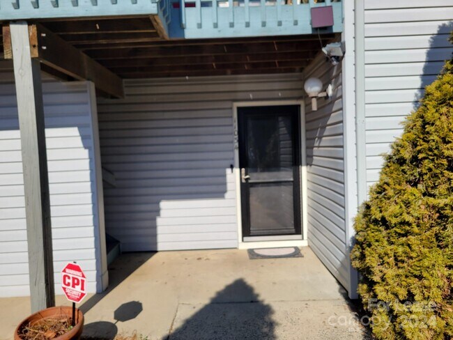 Foto del edificio - 11034 Harrowfield Rd