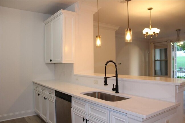 Foto del edificio - 901 Abernathy Rd NE
