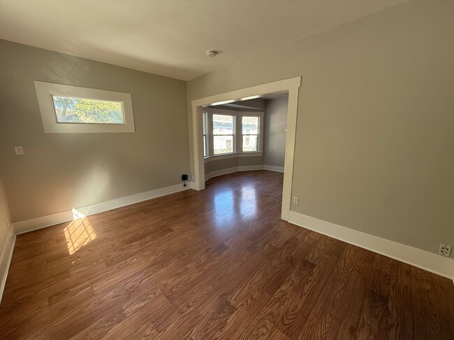 Building Photo - 61-0002