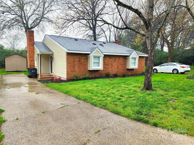 Building Photo - 8635 Crows Nest Ln