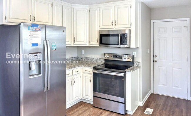 Foto del edificio - 450 Loveless Rd