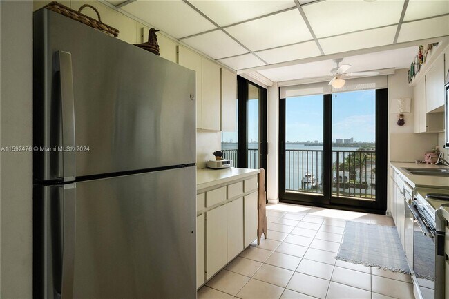 Foto del edificio - 801 N Venetian Dr