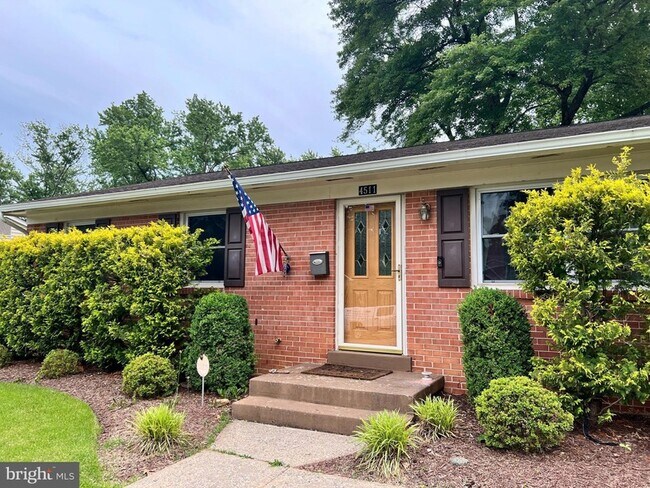 Foto del edificio - 4511 Eastlawn Ave