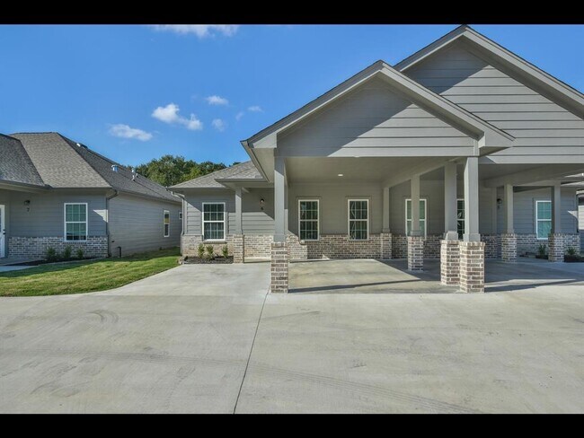 Foto del edificio - 24094 Sears Ln