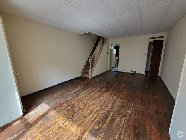 Building Photo - 1825 Daly St