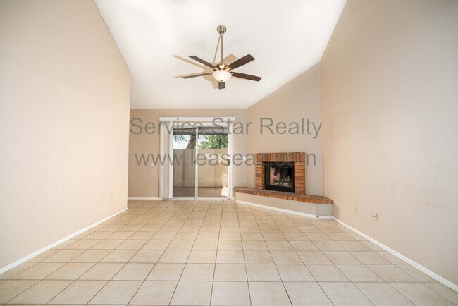 Foto del edificio - 2127 E 10th St