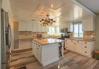 Building Photo - 36070 Valencia Way