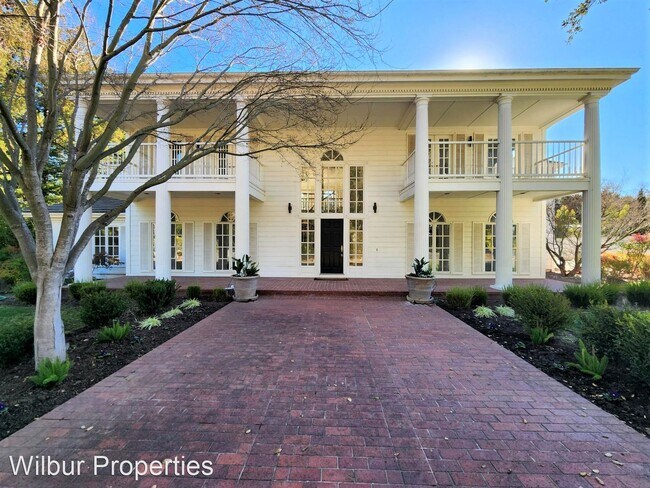 Foto del edificio - 7 br, 7.5 bath House - 15 Isabella Avenue