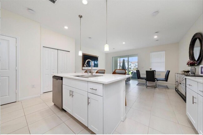 Foto del edificio - 4450 Small Creek Rd