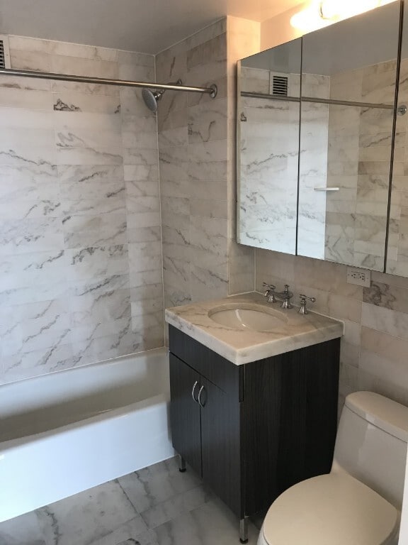 Building Photo - 233 Schermerhorn St