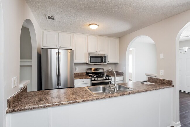 Building Photo - 1077 Meadow Glen Cir