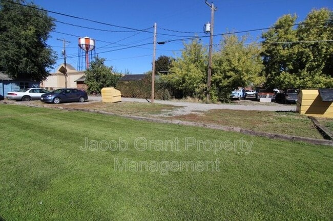 Building Photo - 348 Basalt St
