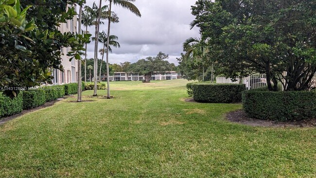 Foto del edificio - 3600 Oaks Clubhouse Dr