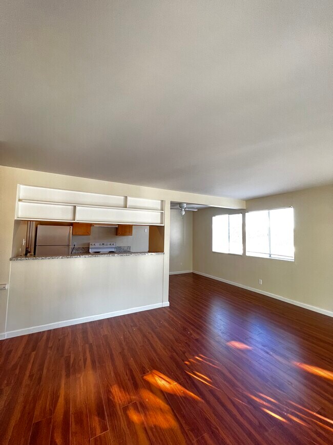 Foto del edificio - 2157 Carlmont Dr