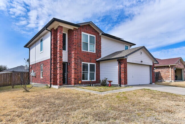 Building Photo - 2-Story 3 Bedroom, 3 Bathroom Home with Solar Panels!!!