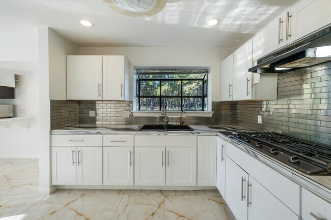 Foto del edificio - 3203 Golden Willow Dr