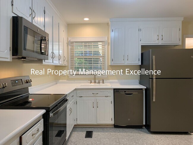Building Photo - Renovated Raleigh Ranch, Convenient To 440...