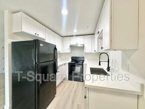 Building Photo - 7041 S 116th Pl