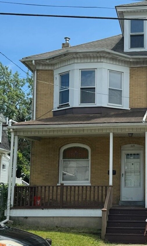 Primary Photo - 3br 1bath Twin Home for Rent in Easton PA
