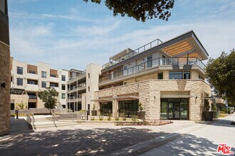 Building Photo - 299 E Thousand Oaks Blvd