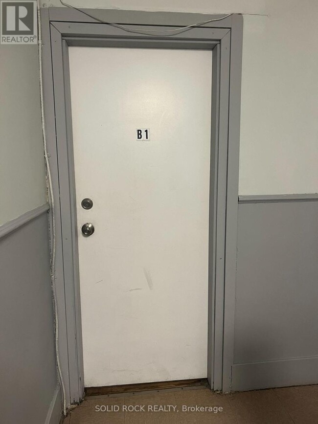 Building Photo - 89 King St W