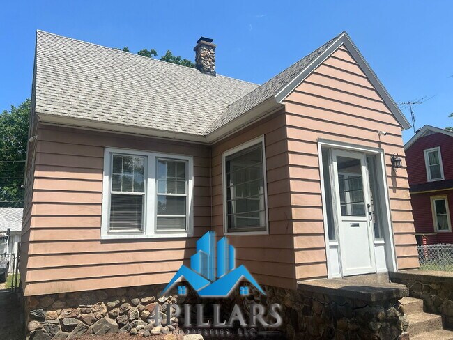 Building Photo - ???? Charming 3-Bedroom Home with Spacious...