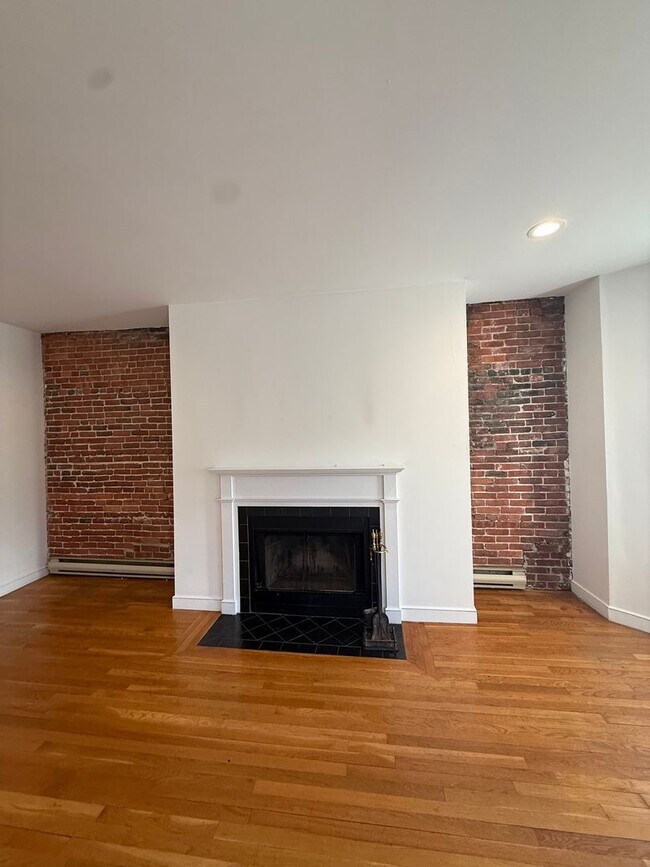 Building Photo - 1742 Washington St