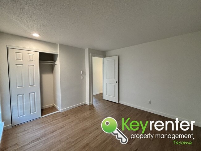 Foto del edificio - Modern 2-Bedroom Condo for Rent in Edgewoo...