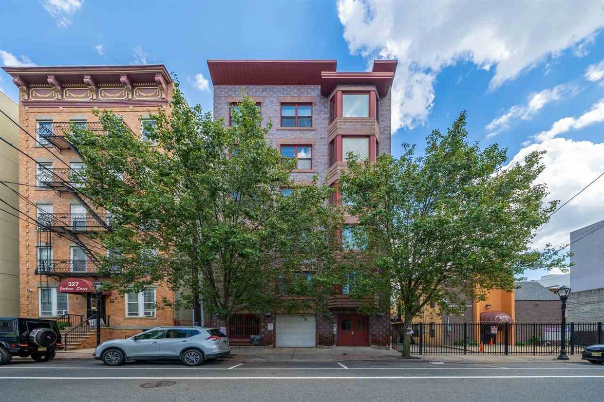 Primary Photo - 323 Jackson St