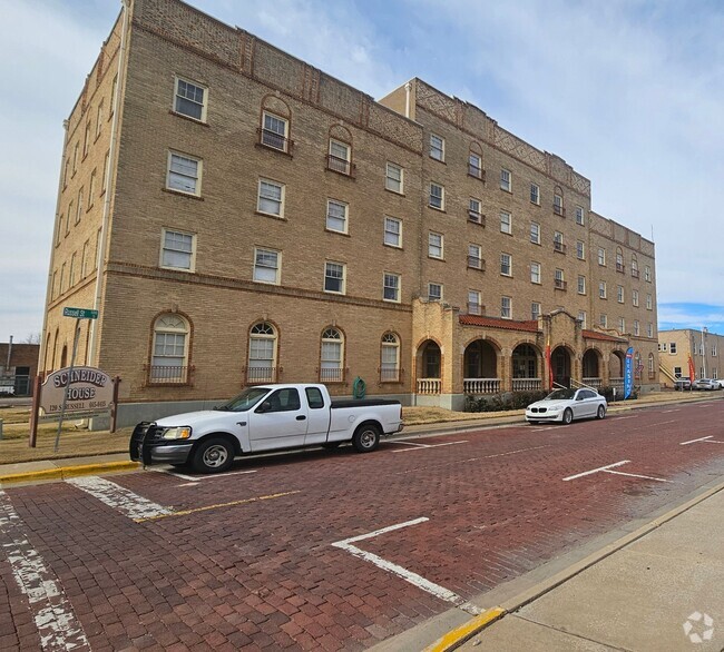 Building Photo - Schneider House