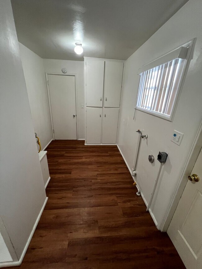 Building Photo - Spacious house near LLU