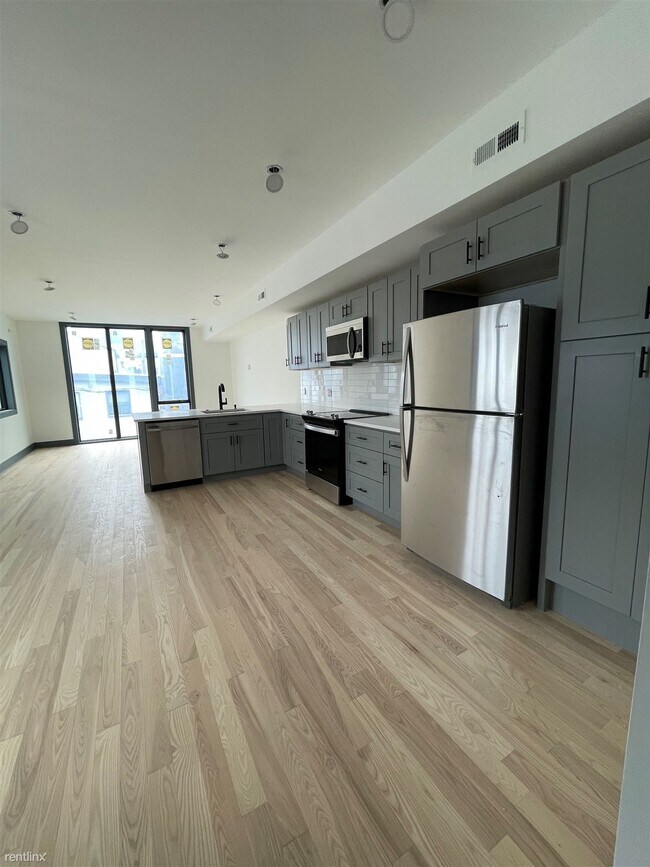 Foto del edificio - 2 br, 2.5 bath Triplex - 555 North Lawrenc...