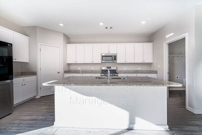 Building Photo - 4646 Waxwing St