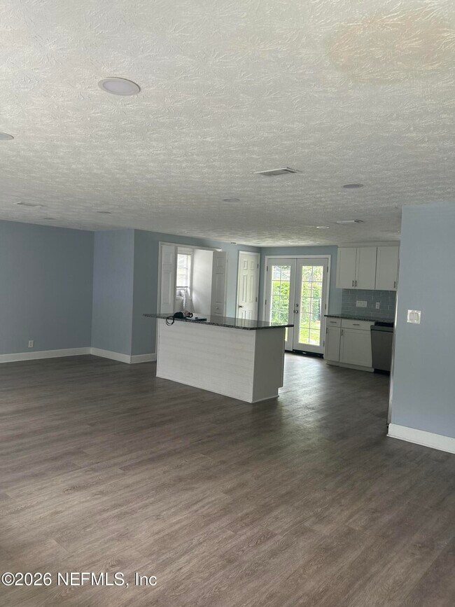 Foto del edificio - 2834 Goldenrod Cir E