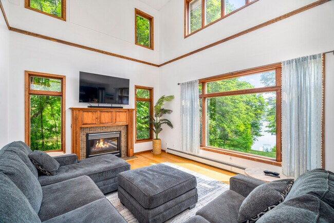 Foto del edificio - 21533 Birch St