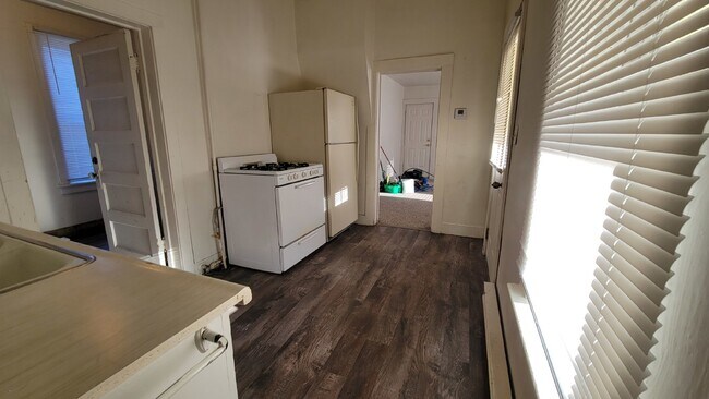 Foto del edificio - Great 1 bed 1 bath lower level unit in Duplex!