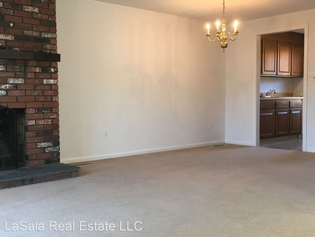 Building Photo - 2 br, 1.5 bath House - 121 Brighton Circle