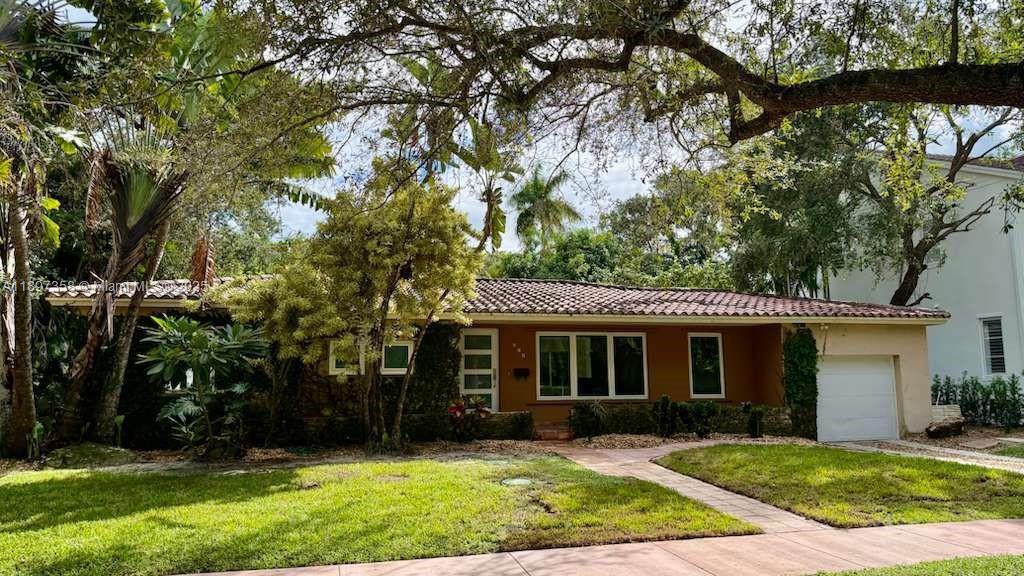 Foto principal - 614 San Servando Ave