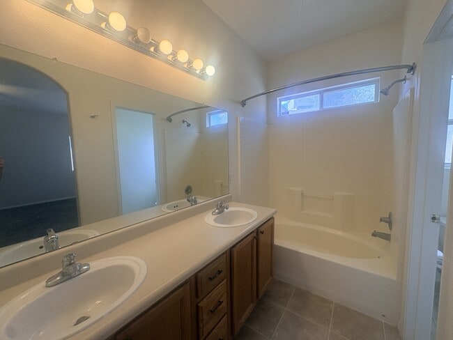 Foto del edificio - 5425 Caballo Ct NE