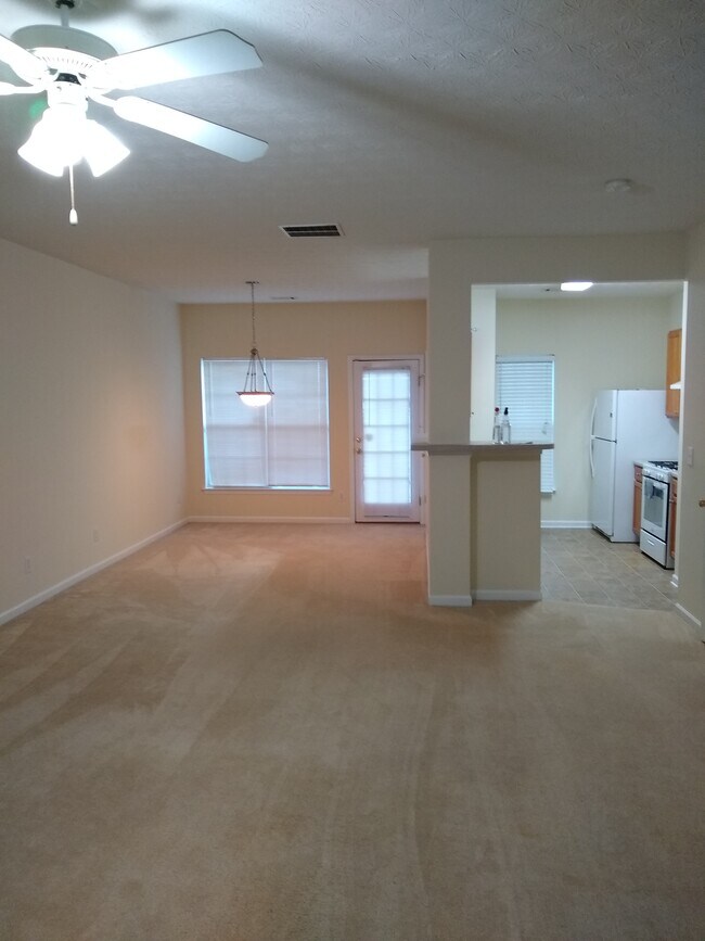 Building Photo - 4830 Walden Lake Pointe